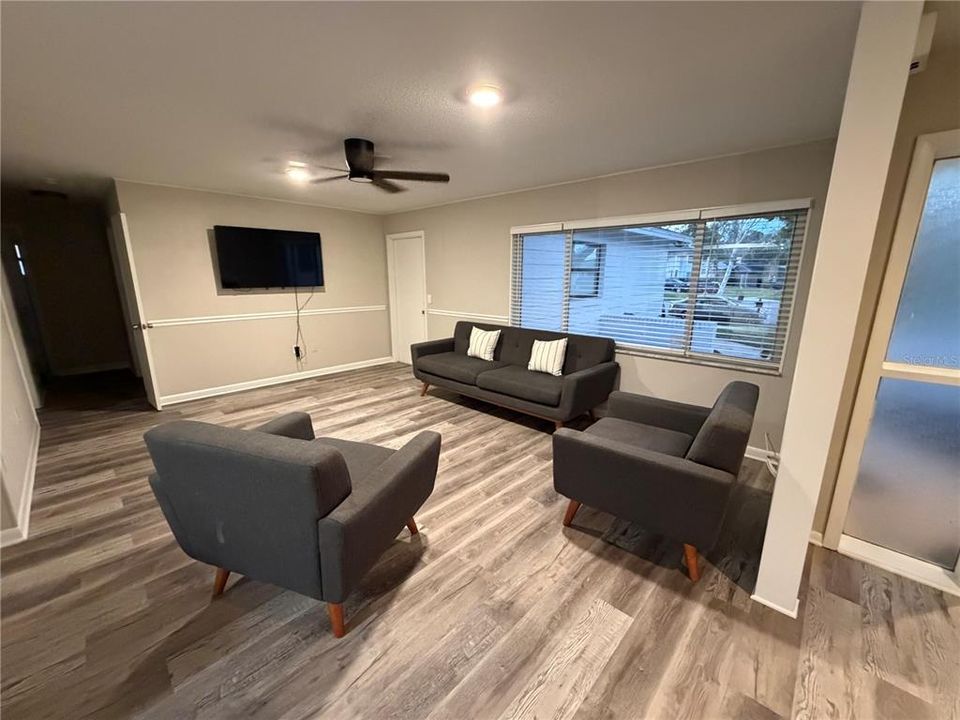 На продажу: $445,000 (5 спален, 2 ванн, 1849 Квадратных фут)