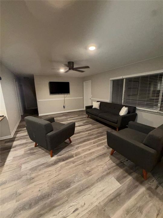 На продажу: $445,000 (5 спален, 2 ванн, 1849 Квадратных фут)