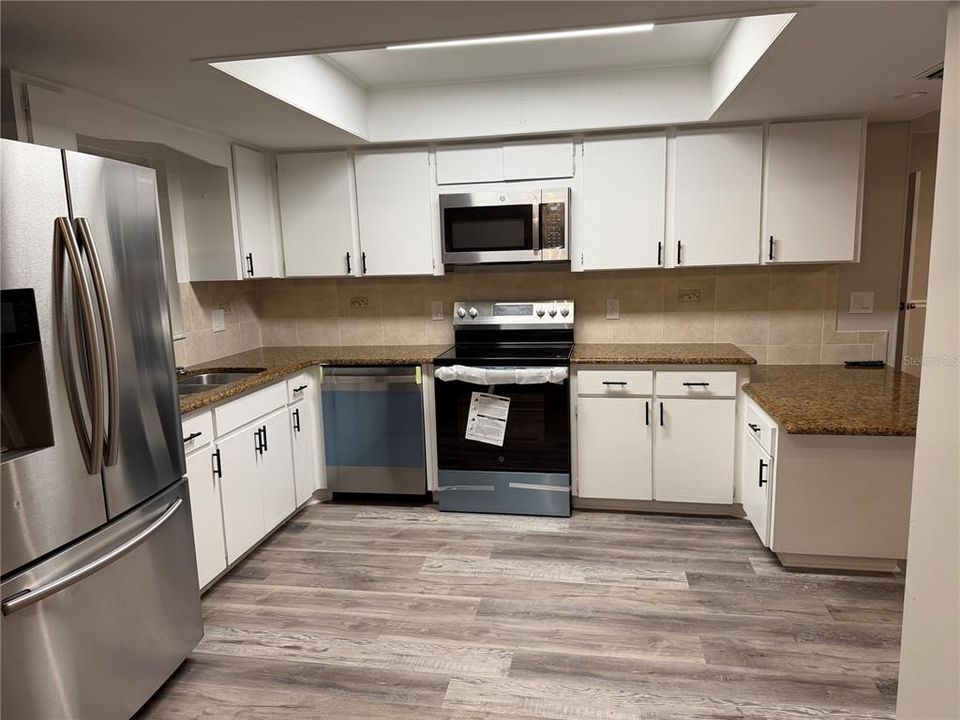 На продажу: $445,000 (5 спален, 2 ванн, 1849 Квадратных фут)