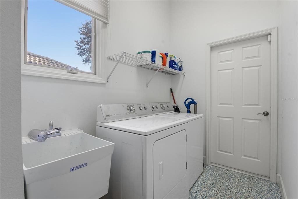 For Rent: $3,495 (3 beds, 3 baths, 2089 Square Feet)