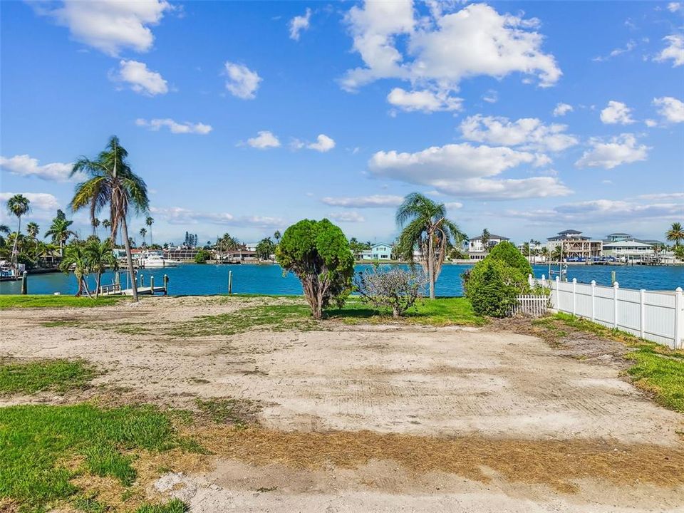 En Venta: $1,000,000 (0.18 acres)