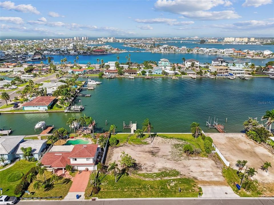 En Venta: $1,000,000 (0.18 acres)