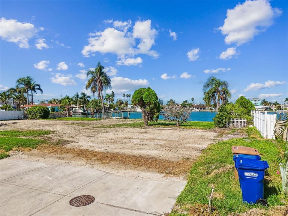 En Venta: $1,000,000 (0.18 acres)