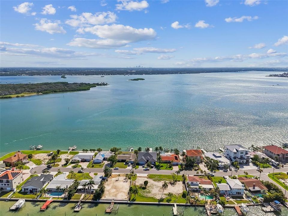 En Venta: $1,000,000 (0.18 acres)