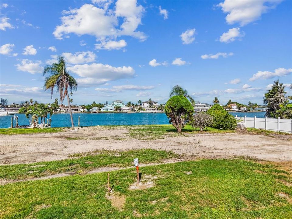 En Venta: $1,000,000 (0.18 acres)