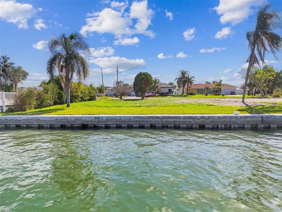 En Venta: $1,000,000 (0.18 acres)