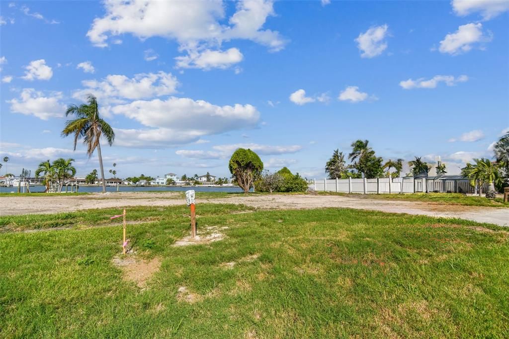 En Venta: $1,000,000 (0.18 acres)