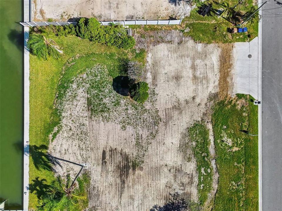 En Venta: $1,000,000 (0.18 acres)