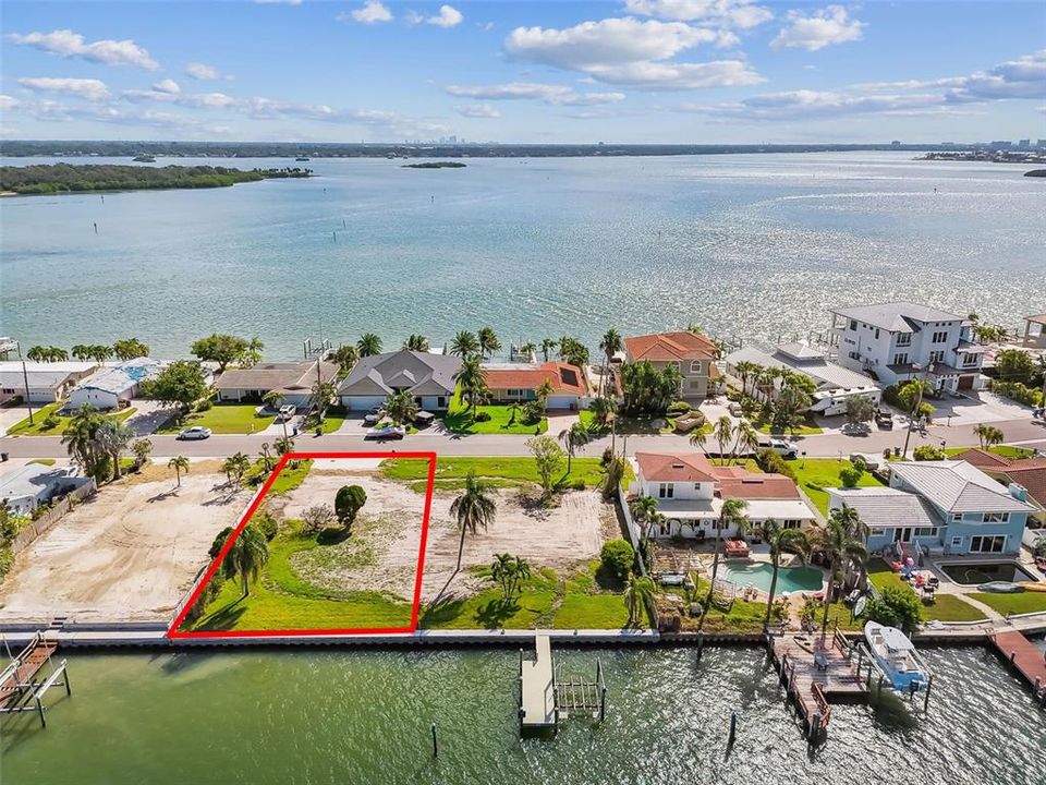 En Venta: $1,000,000 (0.18 acres)