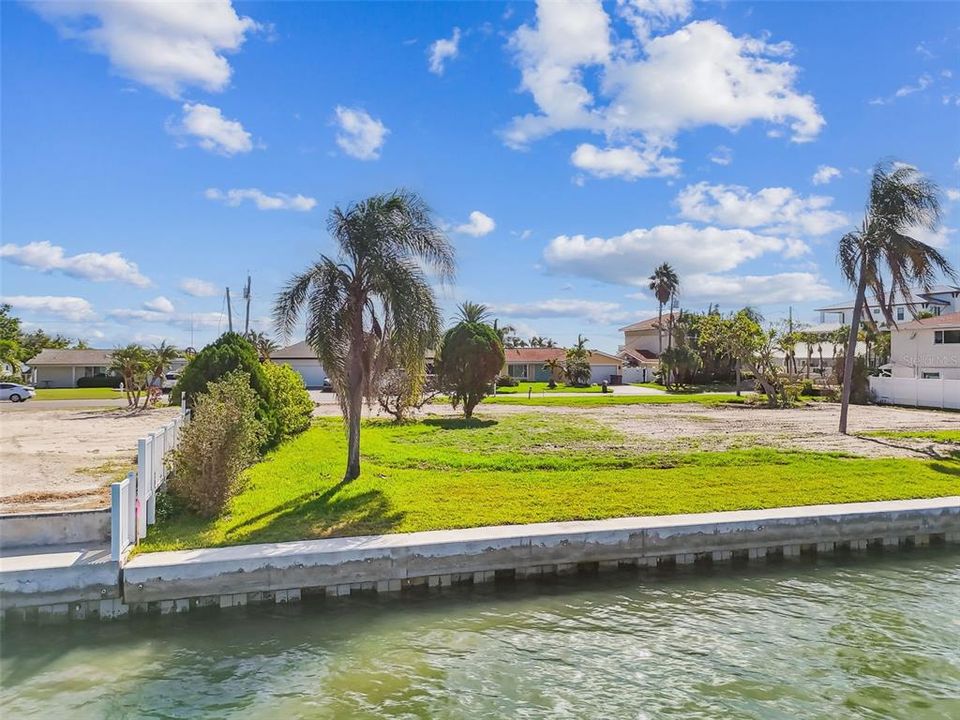 En Venta: $1,000,000 (0.18 acres)