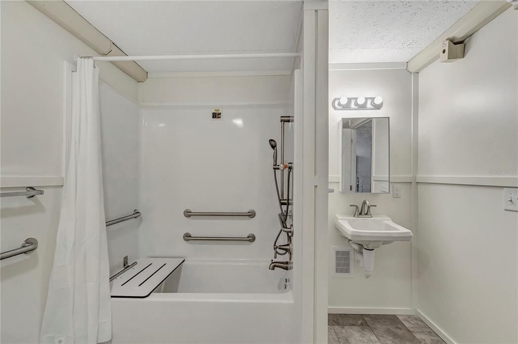 For Sale: $209,900 (3 beds, 2 baths, 966 Square Feet)