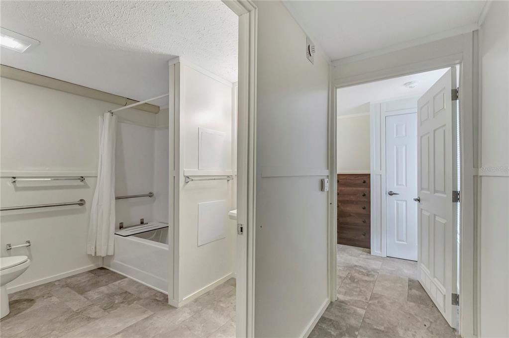 For Sale: $209,900 (3 beds, 2 baths, 966 Square Feet)