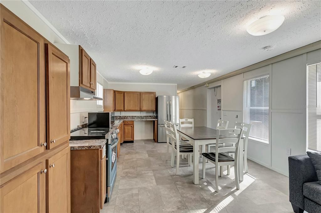 For Sale: $209,900 (3 beds, 2 baths, 966 Square Feet)