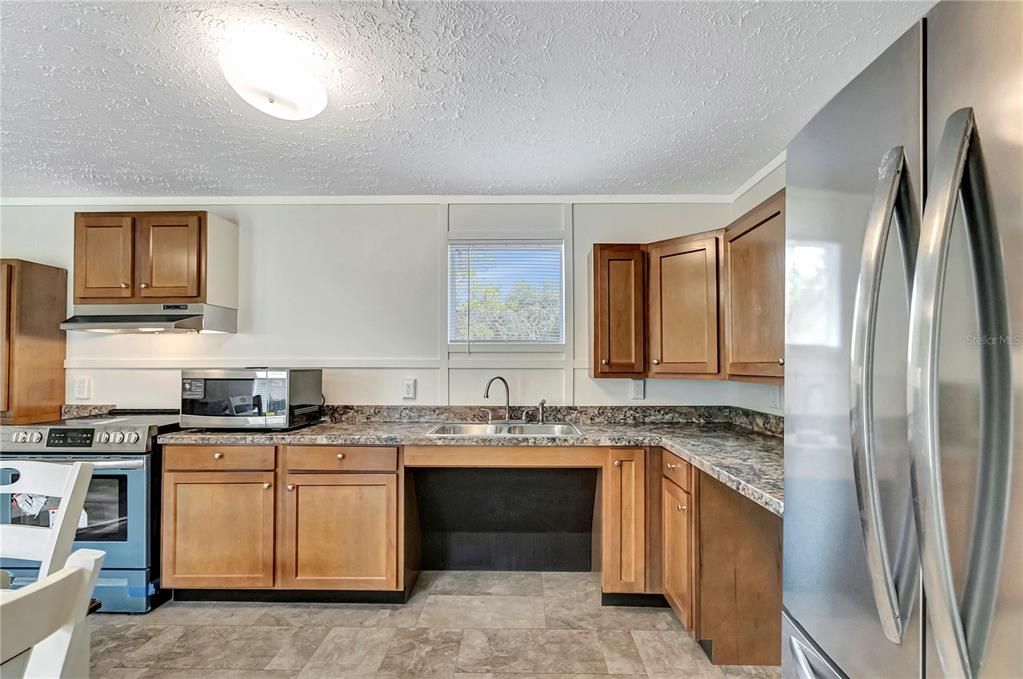 For Sale: $209,900 (3 beds, 2 baths, 966 Square Feet)