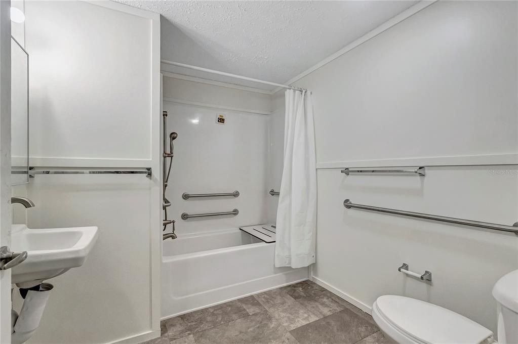 For Sale: $209,900 (3 beds, 2 baths, 966 Square Feet)