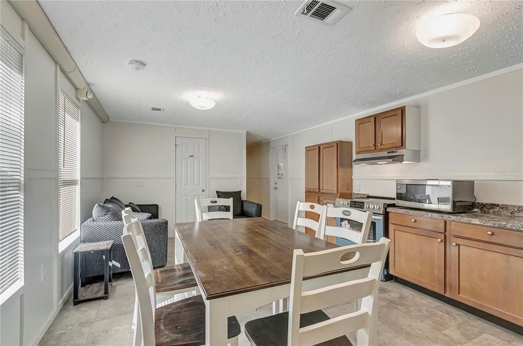 For Sale: $209,900 (3 beds, 2 baths, 966 Square Feet)