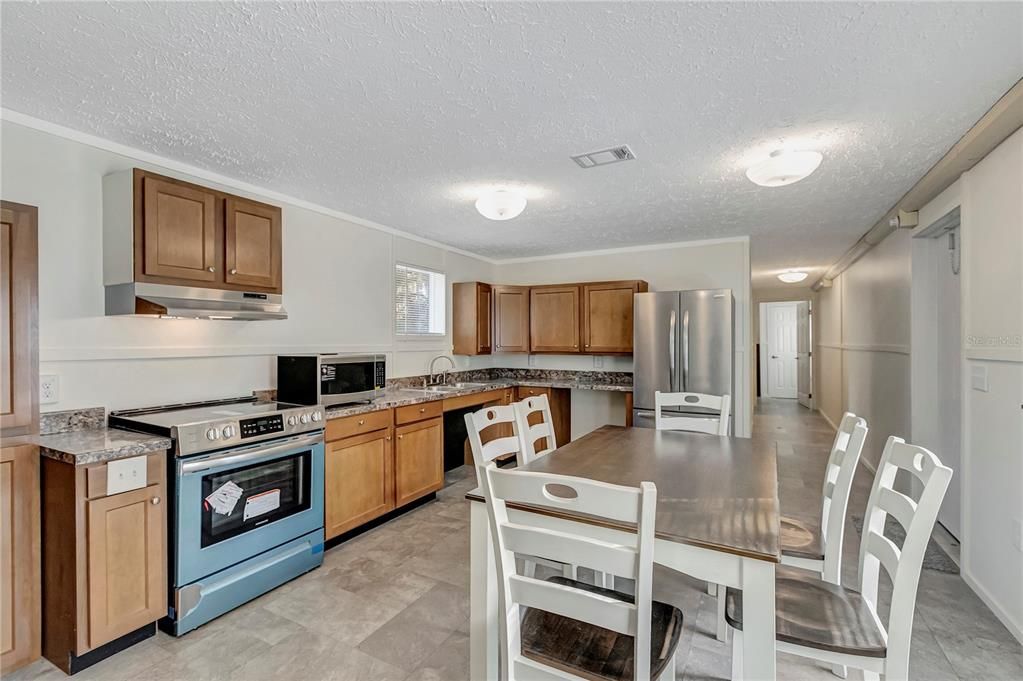 For Sale: $209,900 (3 beds, 2 baths, 966 Square Feet)