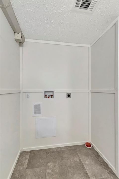 For Sale: $209,900 (3 beds, 2 baths, 966 Square Feet)