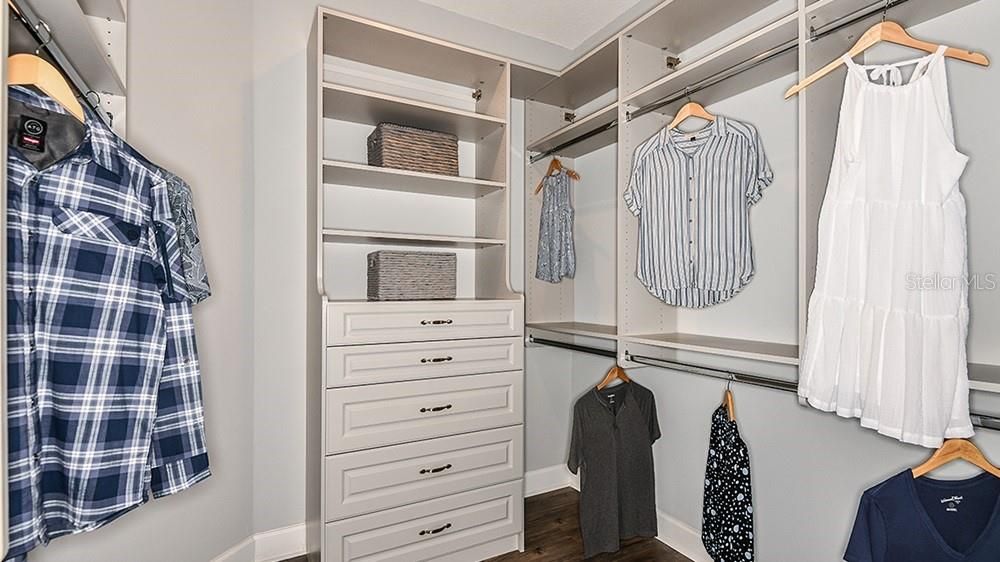 En Venta: $561,999 (3 camas, 3 baños, 2100 Pies cuadrados)