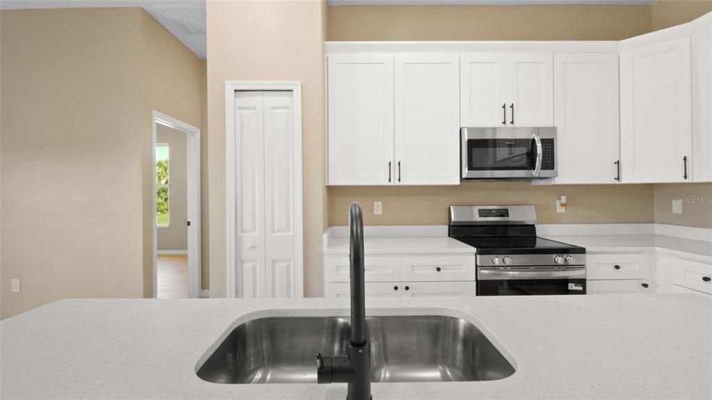 出租: $2,200 (3 贝兹, 2 浴室, 1813 平方英尺)