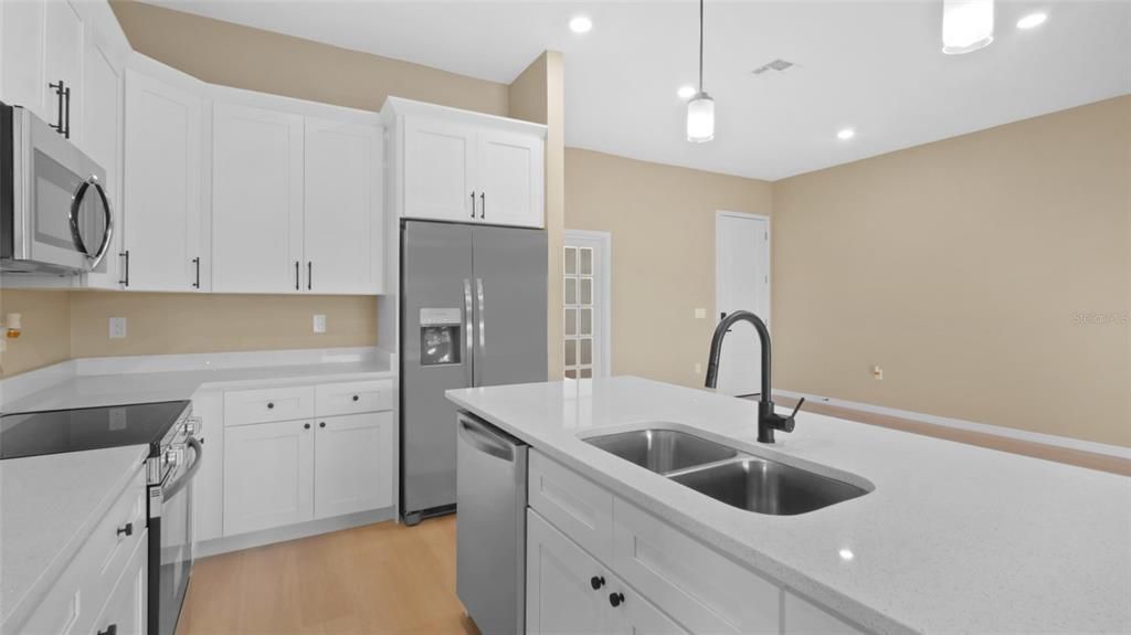 出租: $2,200 (3 贝兹, 2 浴室, 1813 平方英尺)