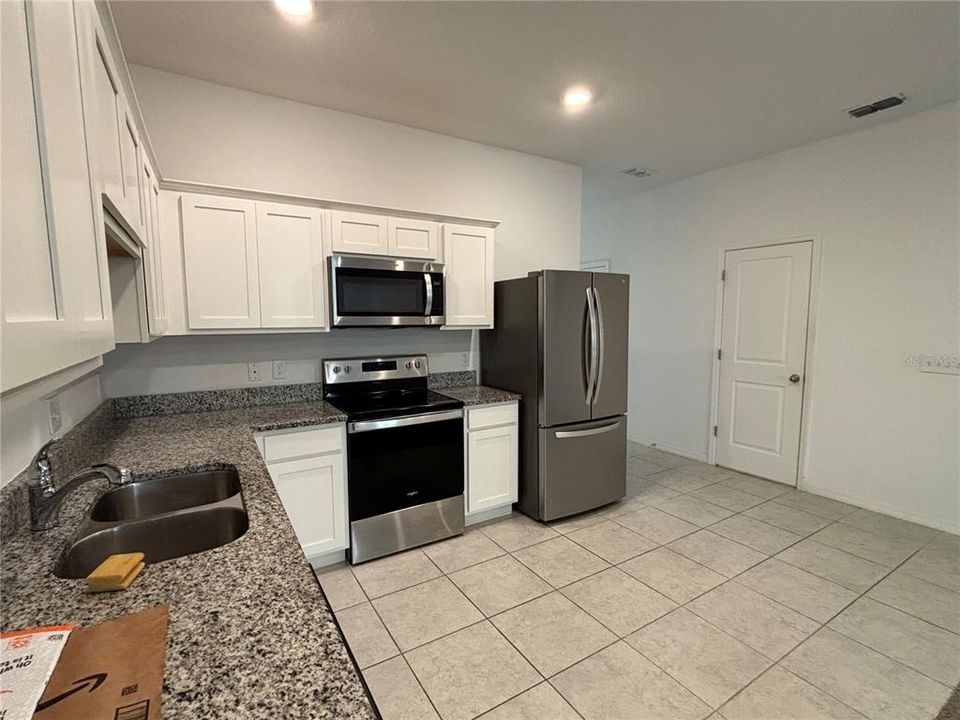 For Rent: $2,000 (3 beds, 2 baths, 1438 Square Feet)