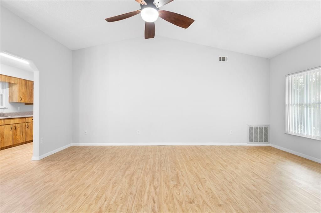 待售: $274,000 (3 贝兹, 2 浴室, 1222 平方英尺)