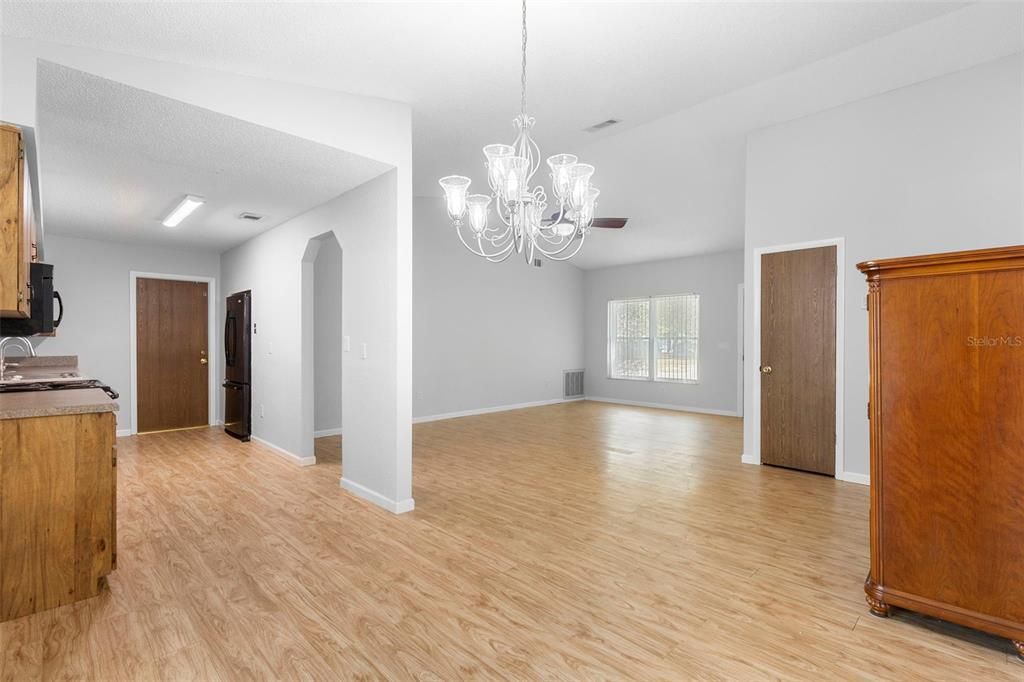 待售: $274,000 (3 贝兹, 2 浴室, 1222 平方英尺)