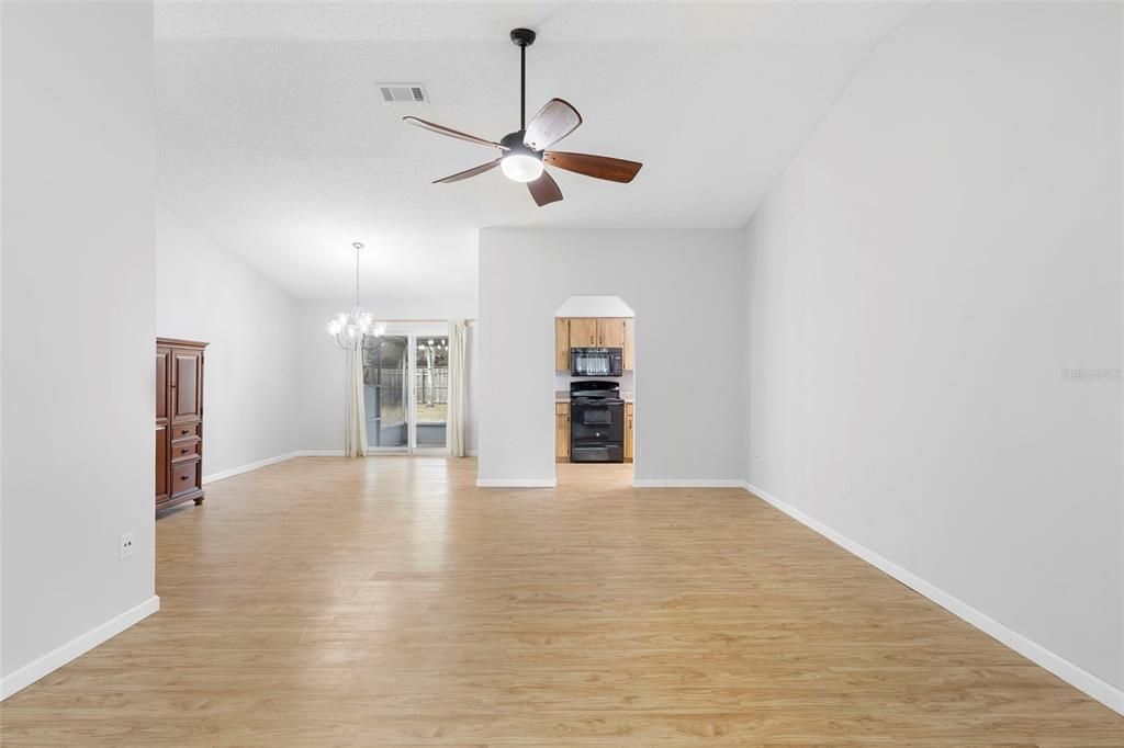 待售: $274,000 (3 贝兹, 2 浴室, 1222 平方英尺)