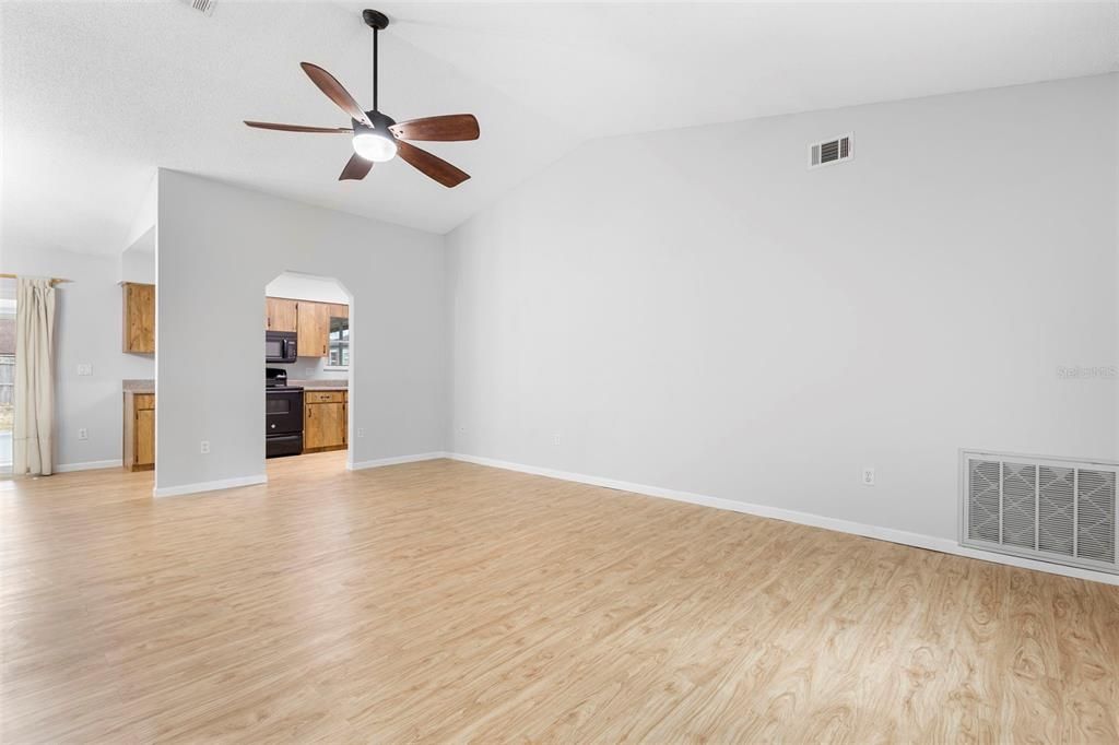 待售: $274,000 (3 贝兹, 2 浴室, 1222 平方英尺)