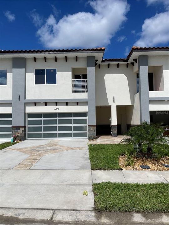 En Venta: $420,000 (4 camas, 3 baños, 2042 Pies cuadrados)