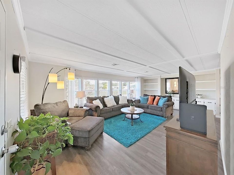 For Sale: $183,000 (2 beds, 2 baths, 1312 Square Feet)