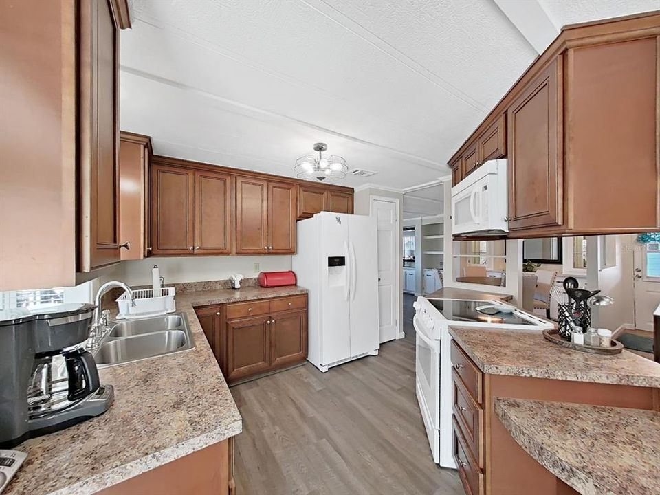 For Sale: $183,000 (2 beds, 2 baths, 1312 Square Feet)