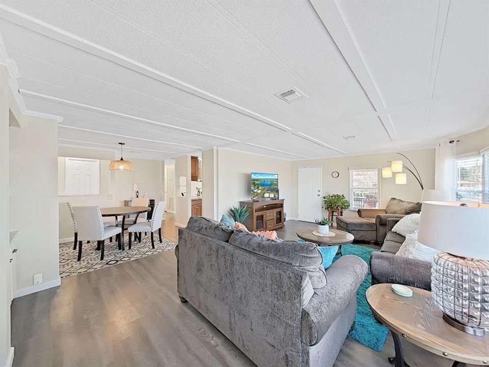 For Sale: $183,000 (2 beds, 2 baths, 1312 Square Feet)