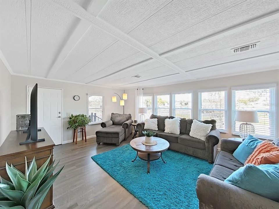 For Sale: $183,000 (2 beds, 2 baths, 1312 Square Feet)