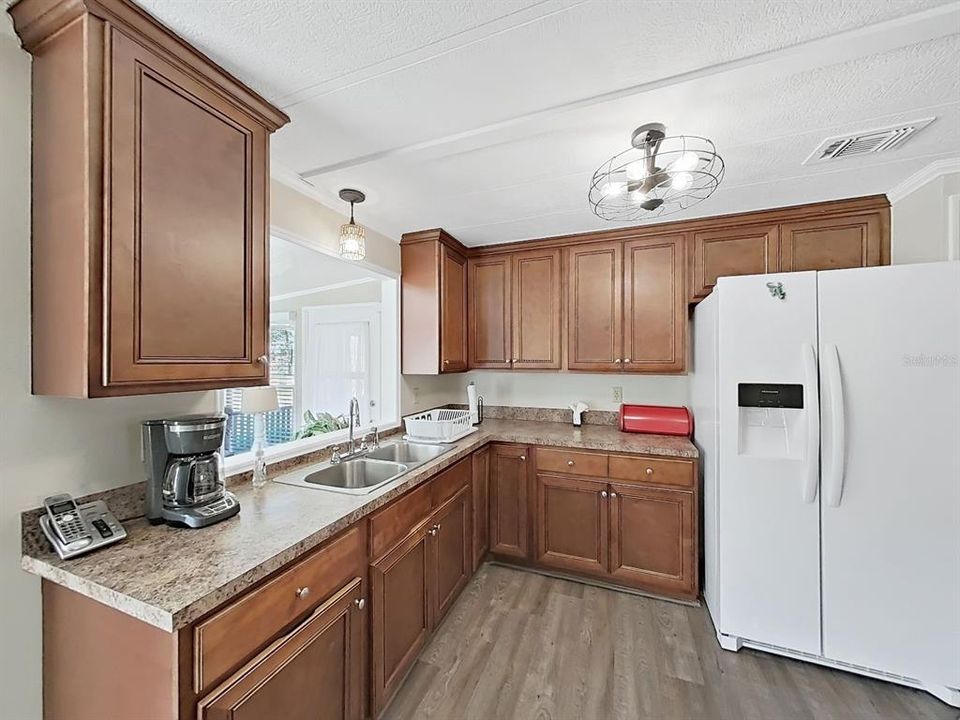 For Sale: $183,000 (2 beds, 2 baths, 1312 Square Feet)