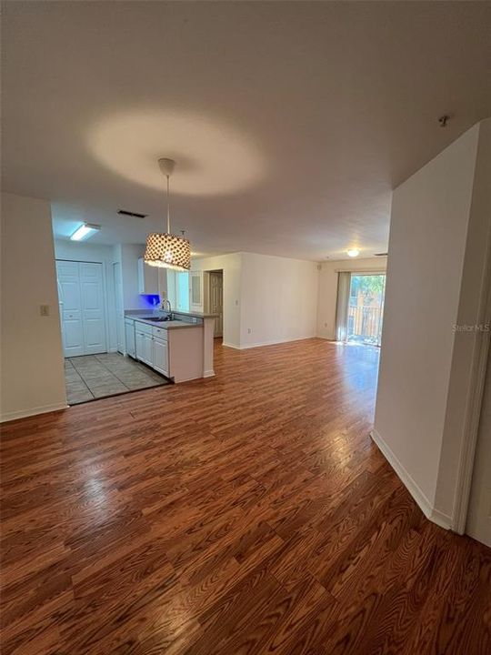 出租: $1,800 (3 贝兹, 2 浴室, 1232 平方英尺)