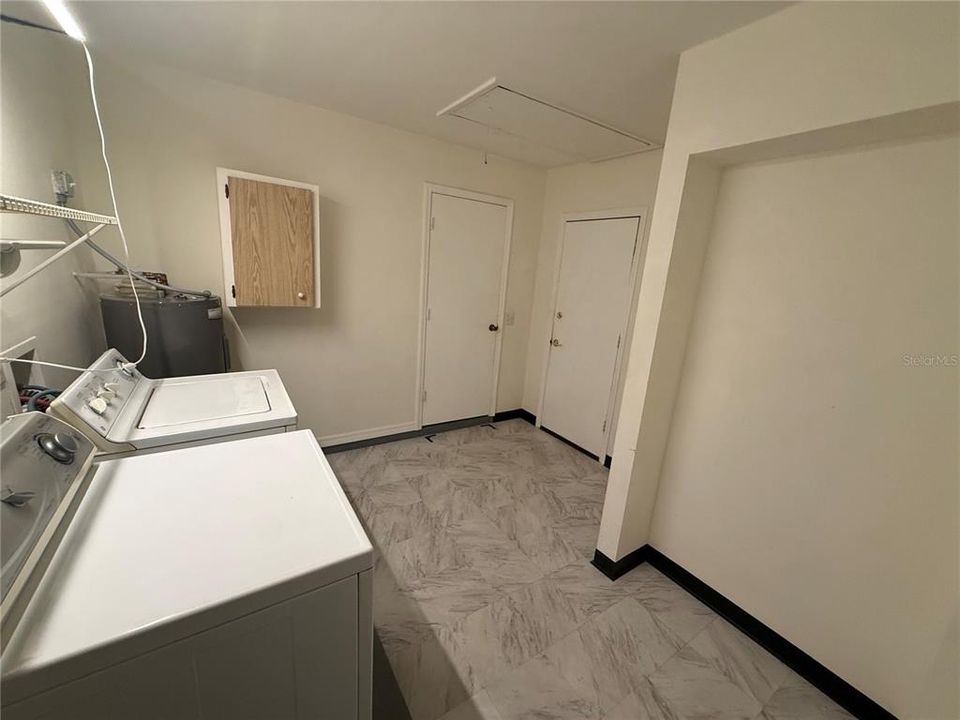 For Rent: $1,595 (2 beds, 1 baths, 858 Square Feet)