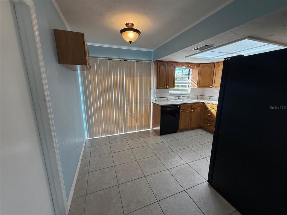 For Rent: $1,595 (2 beds, 1 baths, 858 Square Feet)