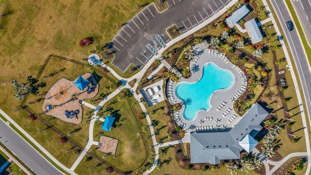 Activo con contrato: $405,000 (4 camas, 2 baños, 2045 Pies cuadrados)