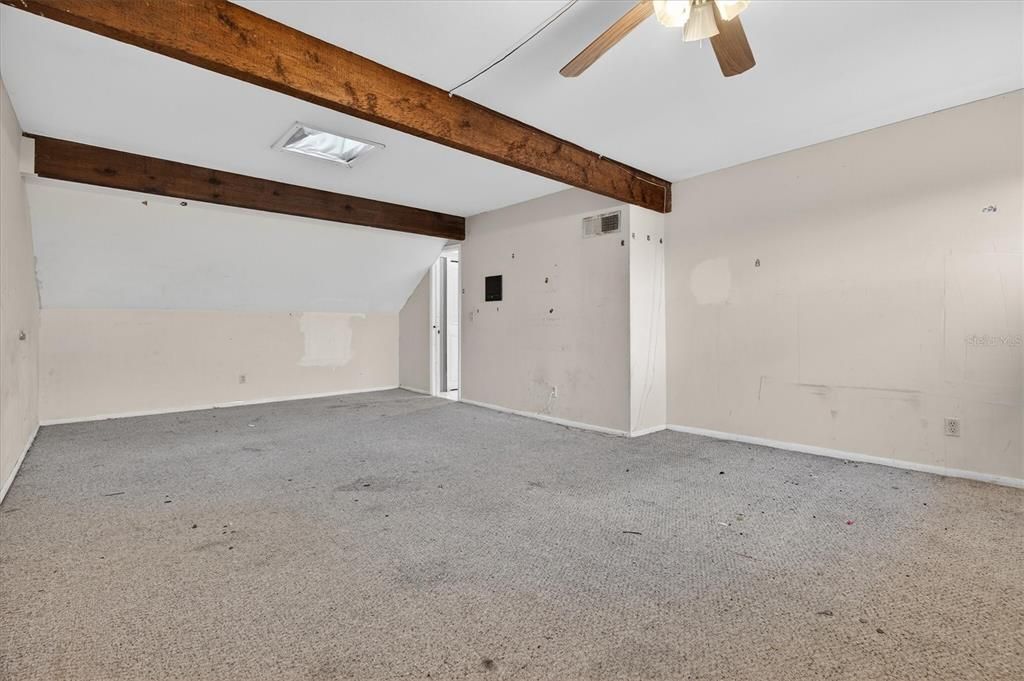 For Sale: $149,000 (2 beds, 3 baths, 1565 Square Feet)