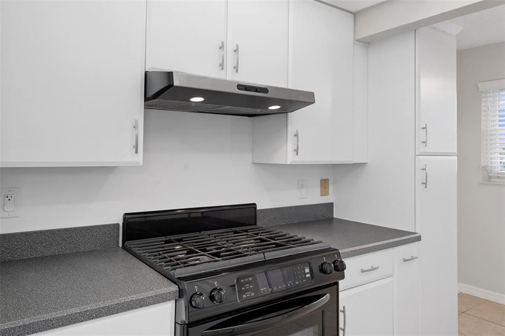 В аренду: $2,500 (2 спален, 2 ванн, 2210 Квадратных фут)