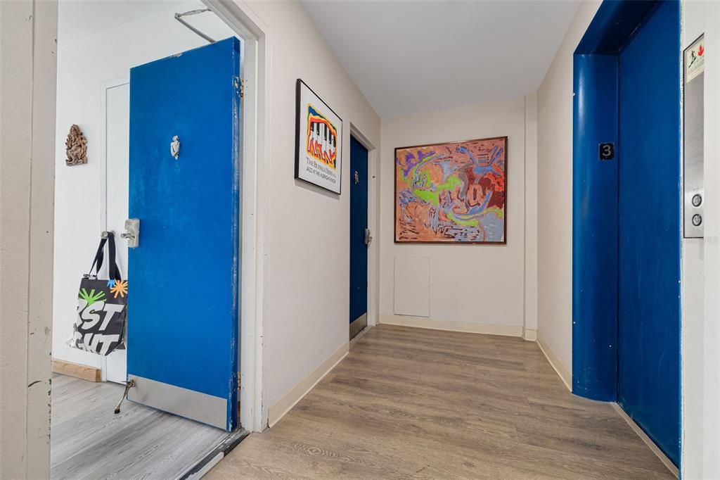 For Sale: $199,000 (1 beds, 1 baths, 850 Square Feet)