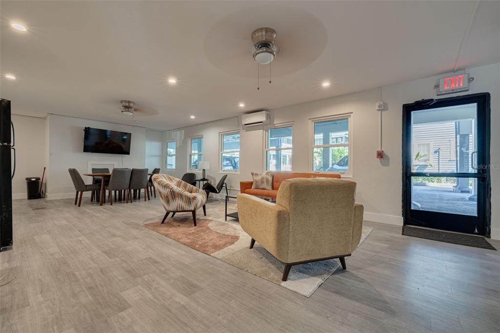 For Sale: $199,000 (1 beds, 1 baths, 850 Square Feet)