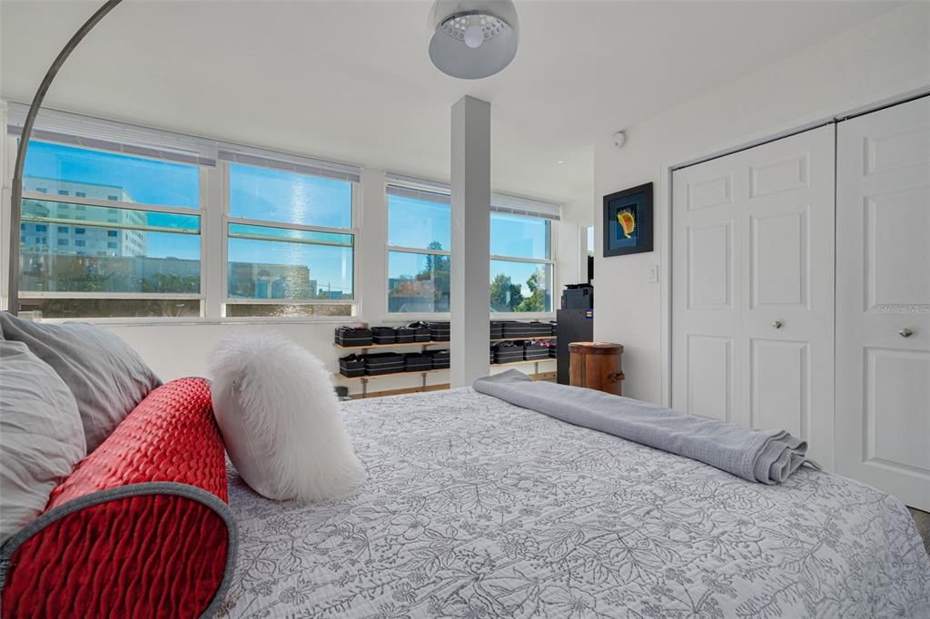 For Sale: $199,000 (1 beds, 1 baths, 850 Square Feet)