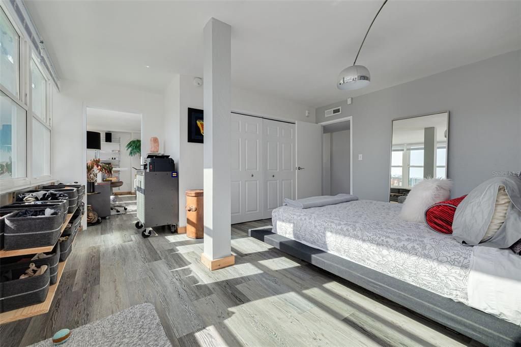 For Sale: $199,000 (1 beds, 1 baths, 850 Square Feet)