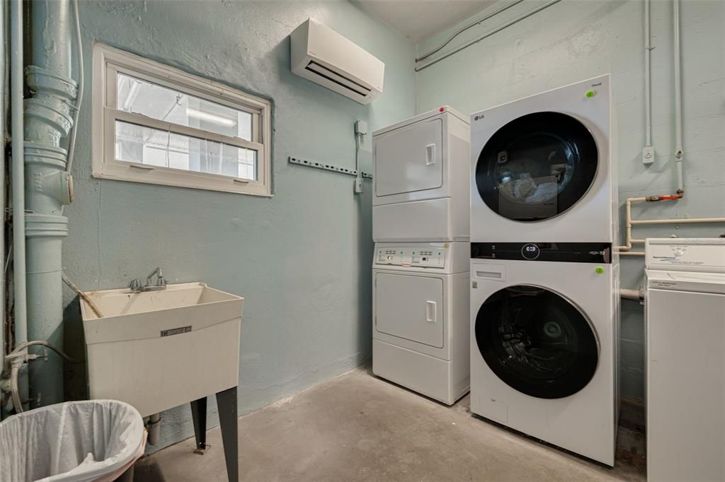 For Sale: $199,000 (1 beds, 1 baths, 850 Square Feet)