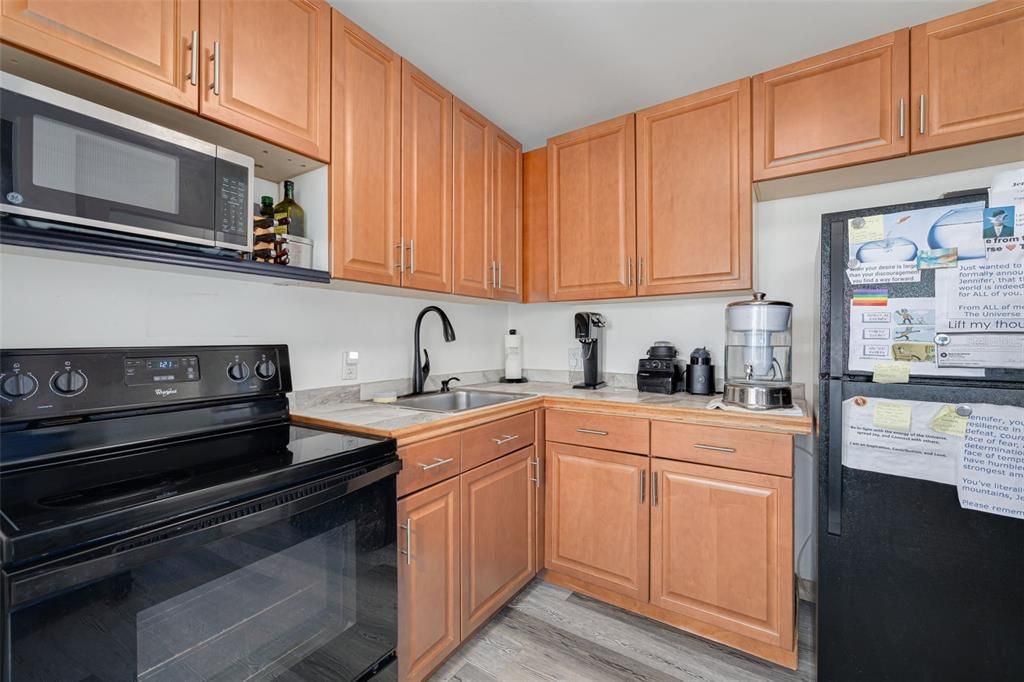 For Sale: $199,000 (1 beds, 1 baths, 850 Square Feet)