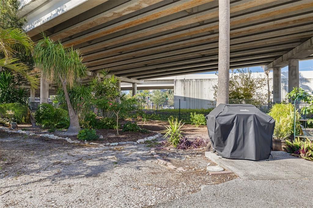 For Sale: $199,000 (1 beds, 1 baths, 850 Square Feet)