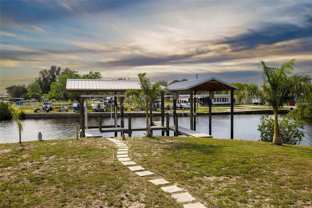 En Venta: $599,000 (3 camas, 2 baños, 2433 Pies cuadrados)